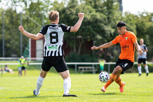 Torns Eddie Tran med ett skott