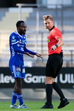 Umeås Beneyam Demte reagarar mot domare Fredrik Hansson