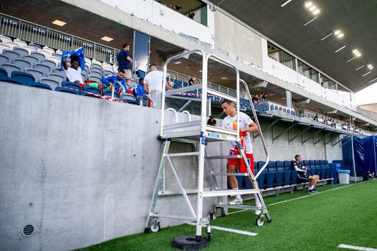 IFK Norrköpings Jonathan Levi sätter sig på läktaren