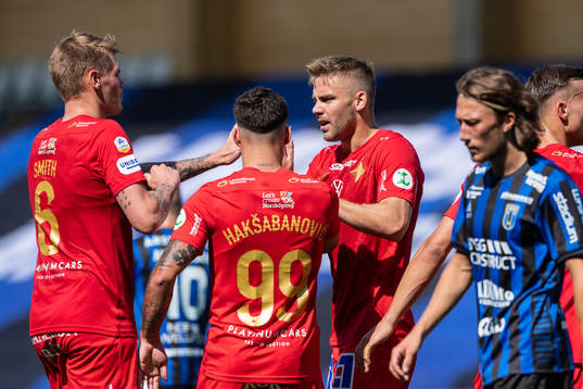 IFK Norrköpings Christoffer Nyman jublar med lagkamrater