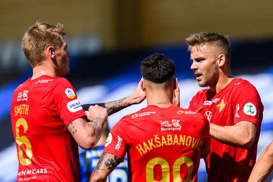 IFK Norrköpings Christoffer Nyman jublar med lagkamrater