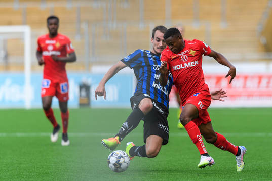 Sirius Adam Hellborg och IFK Norrköpings Abdulrazaq Ishaq
