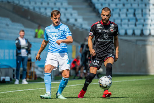 Malmö FFs Eric Larsson och Kalmars Filip Sachpekidis