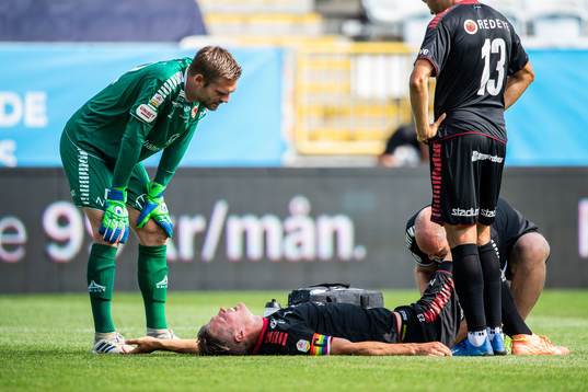 Kalmars Viktor Elm får läkarvård