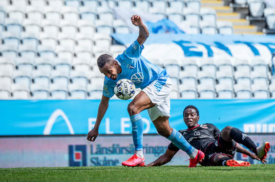 Malmö FFs Isaac Kiese Thelin på väg att sätt1 2-1