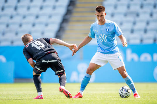 Kalmars Isak Jansson mot Malmö FFs Jonas Knudsen
