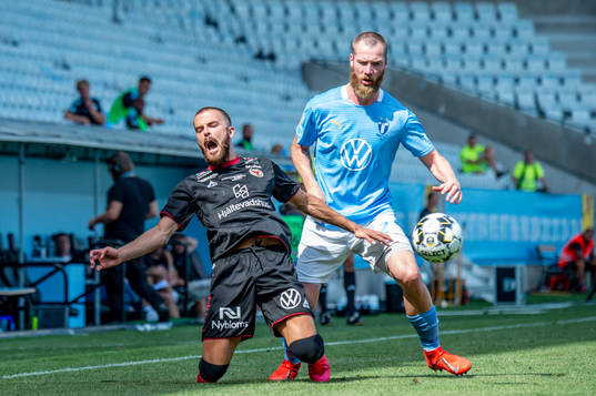 Kalmars Filip Sachpekidis mot Malmö FFs Jo Inge Berget