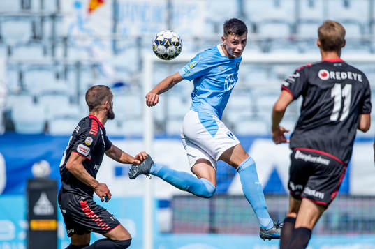 Malmö FFs Anel Ahmedhodzic mot Kalmars Filip Sachpekidis