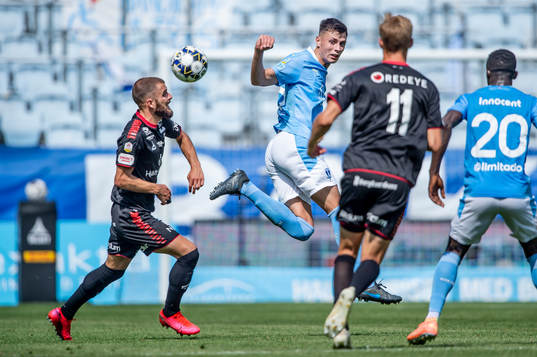 Malmö FFs Anel Ahmedhodzic och Bonke Innocent mot Kalmars