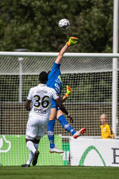 s Henok Goitom i situationen som leder till 0-1
