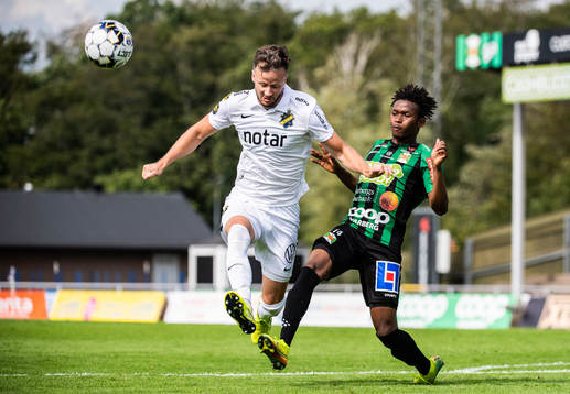 s Robert Lundström och Varbergs Adama Fofana