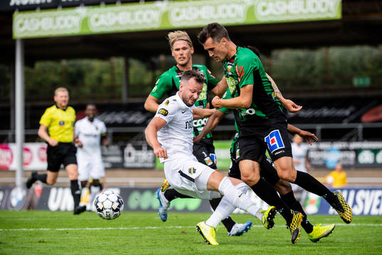 s Robert Lundström och Varbergs Jon Birkfeldt