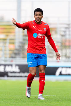 Helsingborgs Martin Olsson reagerar