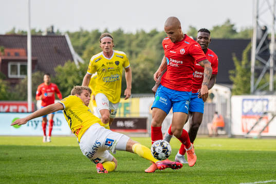 Falkenbergs Marcus Klingenberg Mathisen och Helsingborgs