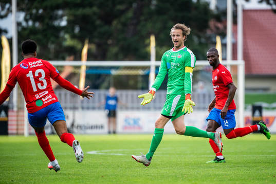 Helsingborgs målvakt Anders Lindegaard jublar