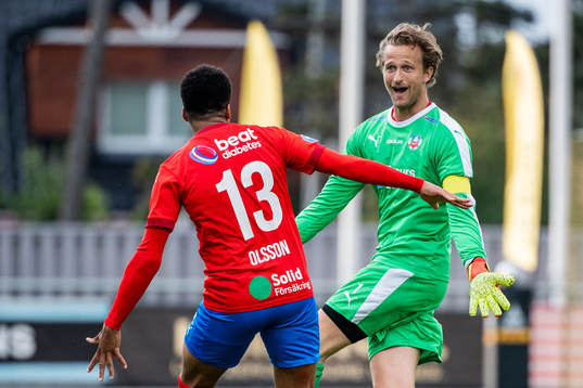 Helsingborgs målvakt Anders Lindegaard jublar