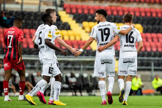 Häckens Leo Bengtsson (h) jublar