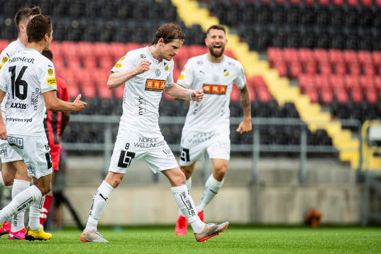 Häckens Erik Friberg jublar