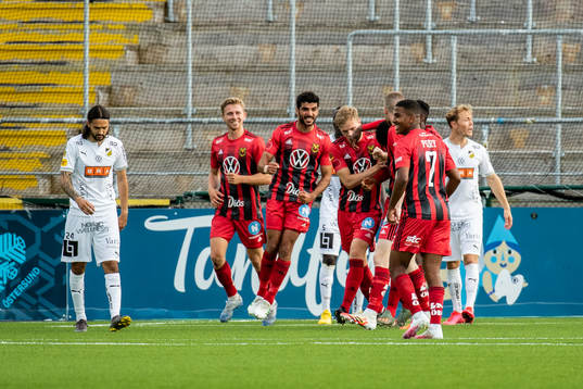 Östersunds Noah Sonko Sundberg jublar med lagkamrater