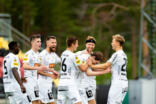 Häckens Erik Friberg jublar