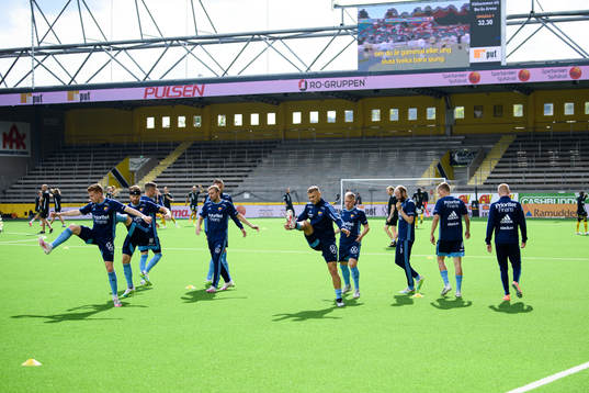 Djurgårdens spelare värmer upp