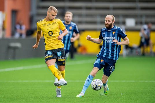 Elfsborgs Gustav Henriksson och Djurgårdens Curtis Edwards
