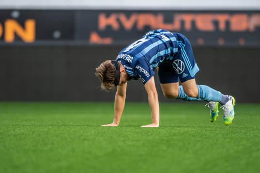 Djurgårdens Jacob Une Larsson deppar