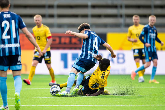 Djurgårdens Jacob Une Larsson och Elfsborgs Marokhy Ndione