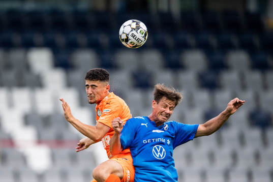 AFC Eskilstunas Ismet Lushaku och Halmstads Dusan Djuric