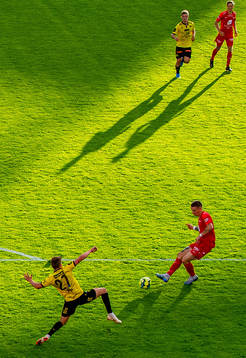 Eirik Wichne of Start and Robert Taylor of Brann