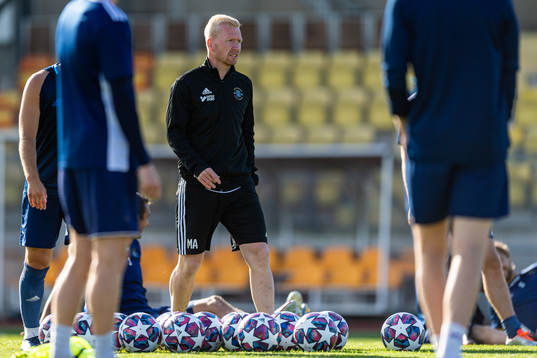 Tränare Mattias Adelstam
