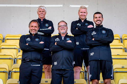 Tränare Karl-Gunnar Björklund och Mattias Adelstam,