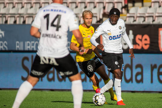 Mjällbys Viktor Gustafson och Örebros Jack Lahne