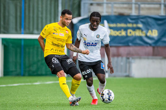 Mjällbys Mohanad Jeahze och Örebros Jack Lahne