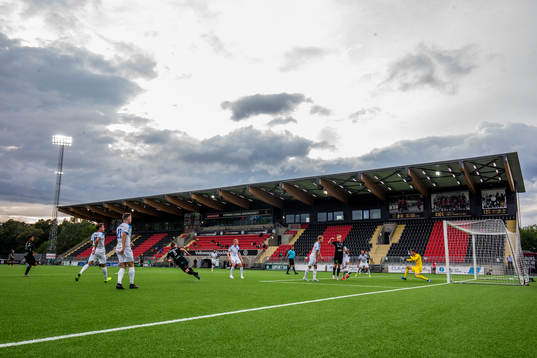 Vy över Grimsta Ip och tomma läktare