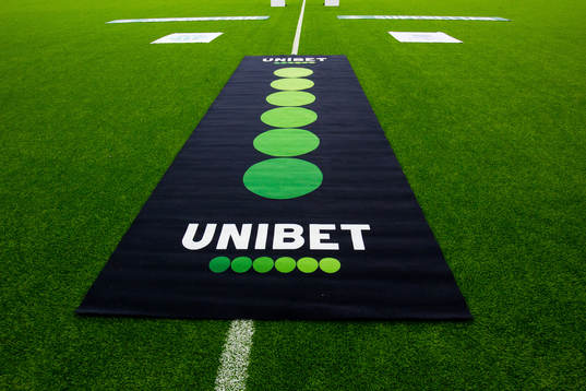 en matta med reklam för Unibet