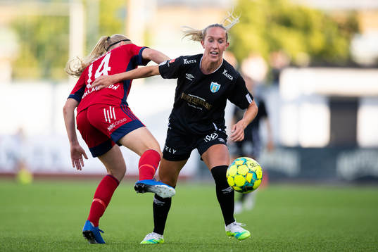 Djurgårdens Camilla Huseby  och Göteborgs Julia Roddar