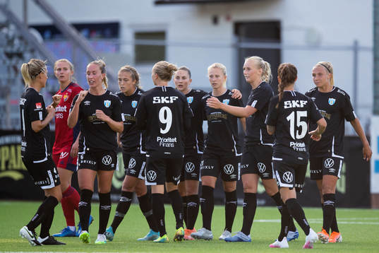 Göteborgs Julia Roddar jublar med lagkamrater