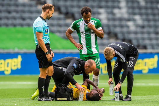 IFK Göteborgs Alhassan Yusuf Abdullahi får läkarvård