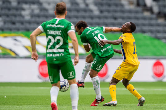 Hammarbys Serge-Junior Martinsson Ngouali och IFK