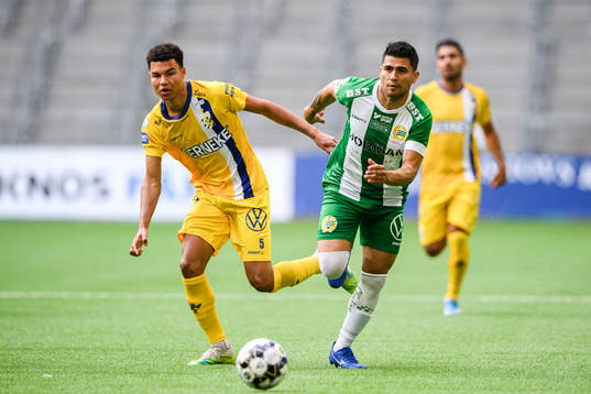 IFK Göteborgs Alexander Jallow och Hammarbys Paulinho