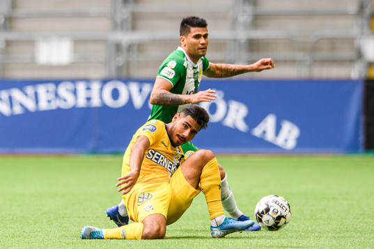 IFK Göteborgs Hosam Aiesh och Hammarbys Paulinho