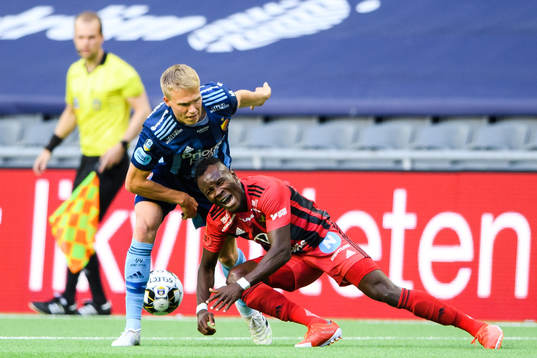Djurgårdens Jonathan Augustinsson och Östersunds Sam