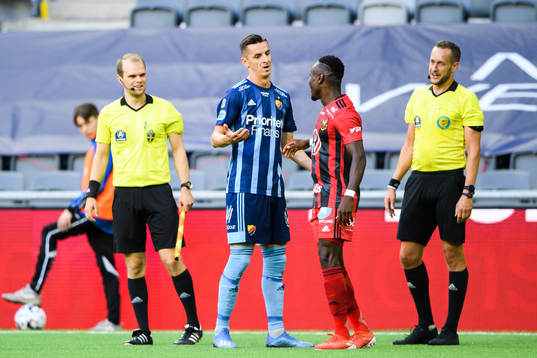 Djurgårdens Haris Radetinac och Östersunds Sam Mensiro