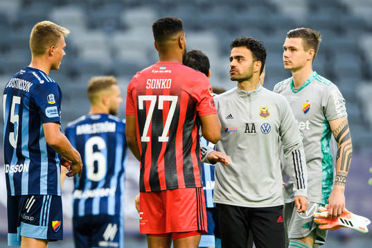 Östersunds Noah Sonko Sundberg och assisterande tränare