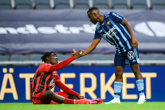 Östersunds Jordan Attah Kadiri  och Djurgårdens Emmanuel