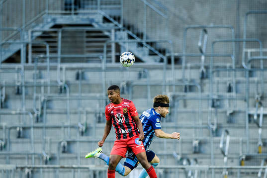 Östersunds Nebiyou Perry och Djurgårdens Jacob Une Larsson