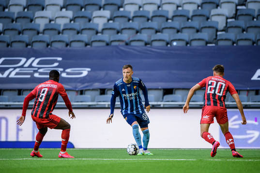 Östersunds Isak Ssewankambo och Felix Hörberg mot