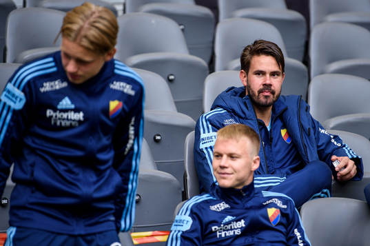 Djurgårdens målvakt Tommi Vaiho på läktaren