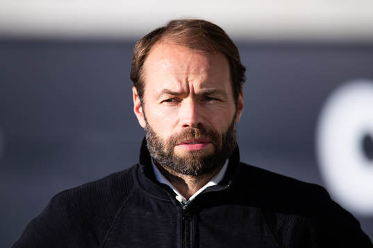 Häckens tränare Andreas Alm innan fotbollsmatchen i